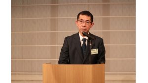 挨拶に立つ中谷宗平社長