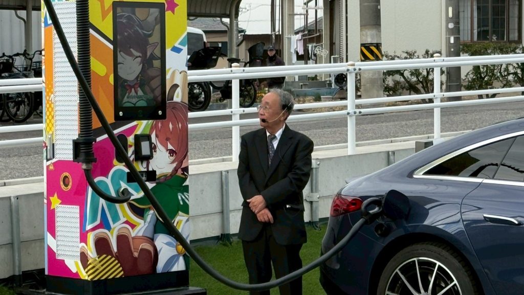 松尾製作所　大型ディスプレー搭載のEV充電器を発表