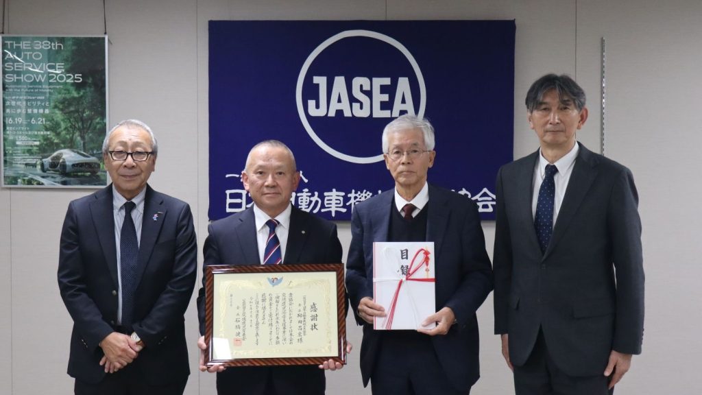 機工協　交通遺児2団体に寄付金を贈呈