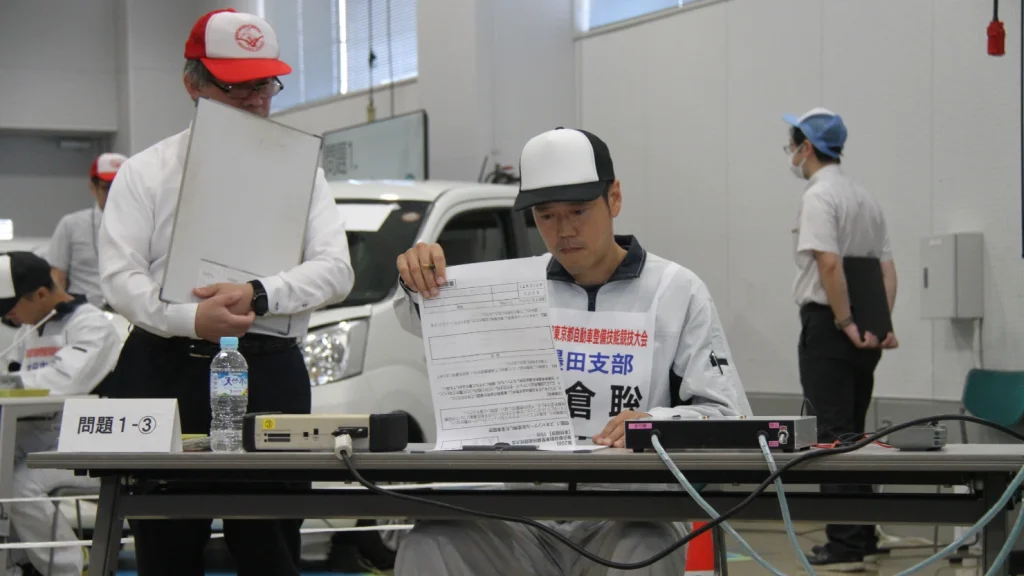 「エンジン音に湧く会場」スキャンツールからオシロスコープまで駆使！ 東整振、第20回東京都自動車整備技能競技大会を開催