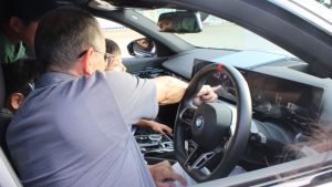 BMWが小学生向け教育プログラムを継続実施 計7カ所で実車デモを展開