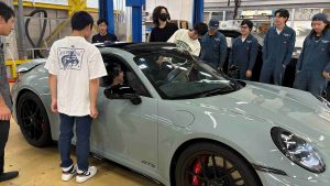 NSGホールディングスが新潟国際自動車大学校にて輸入車特別授業を実施 実車4台用意し約40名が受講